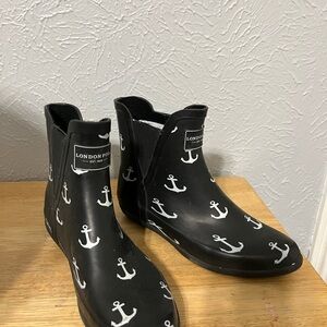 London Fog Black Ankle Boots with White Anchors